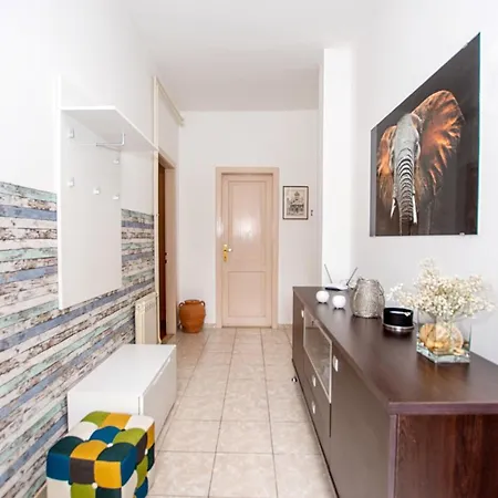 Dinos Place Apartamento