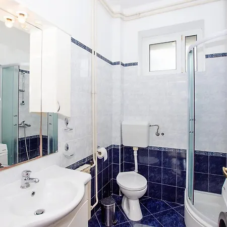 Dinos Place Apartamento *