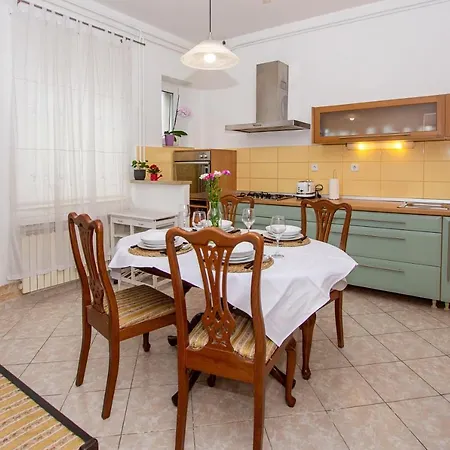 Dinos Place Задар