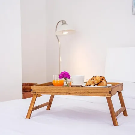 Dinos Place Apartamento *