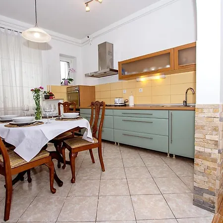 Apartament Dinos Place *