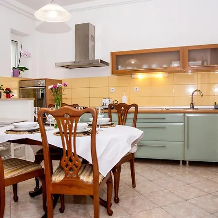 Apartament Dinos Place *