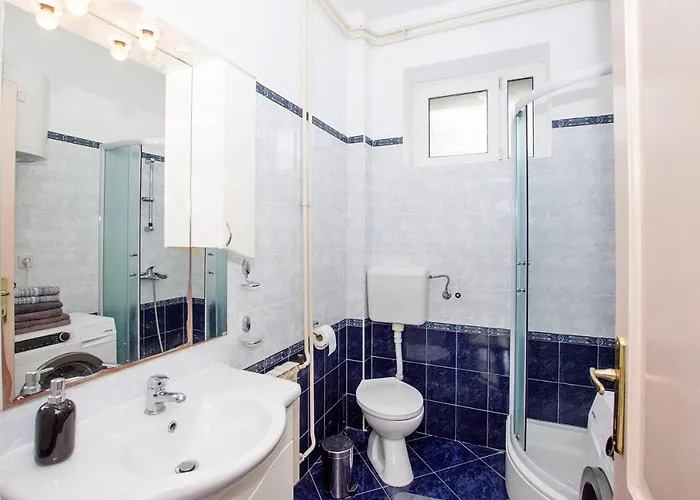 Dinos Place Apartmán *