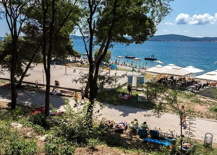 Dinos Place Apartmán *